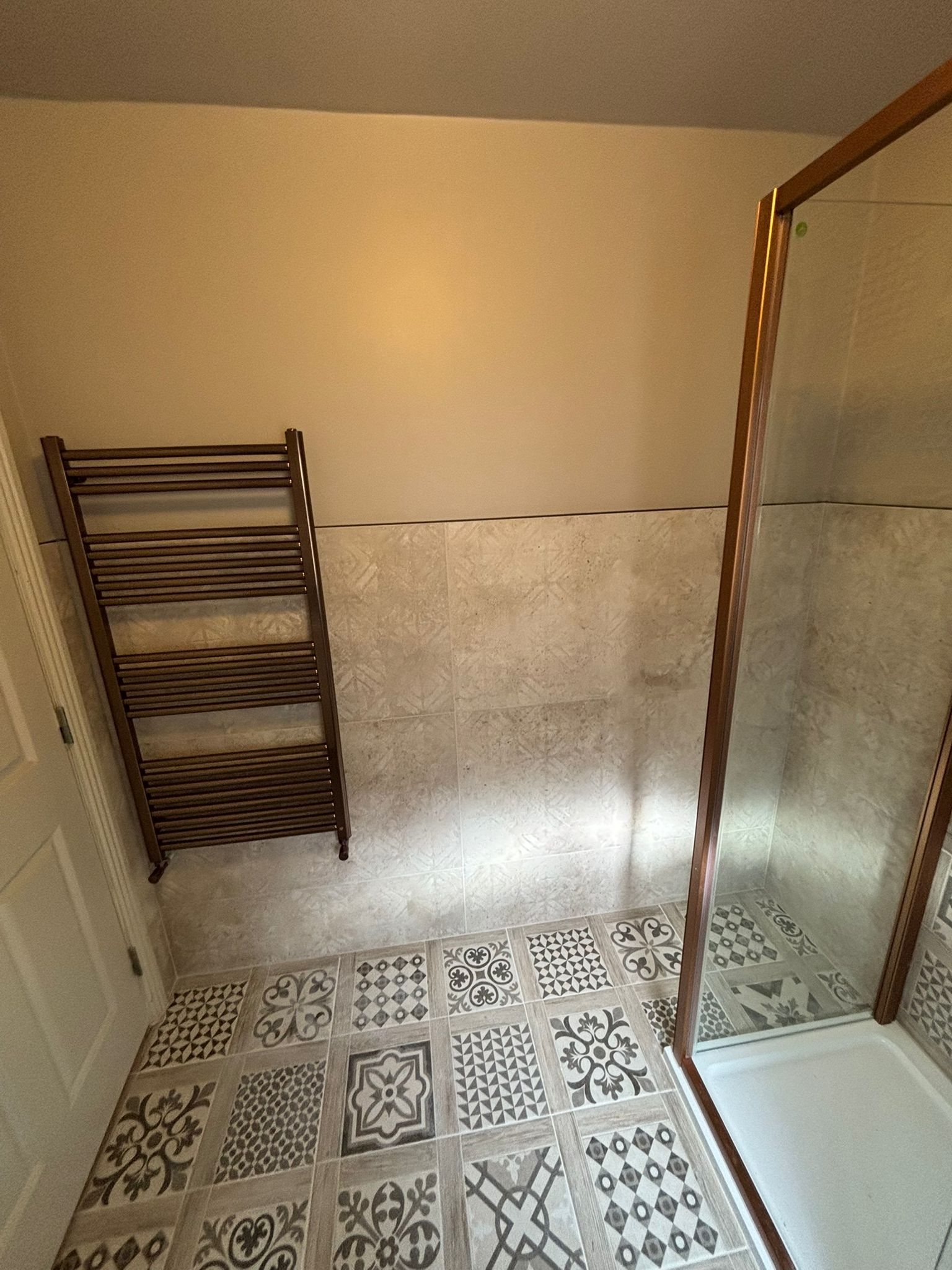 Fully tiled bathroom in Glanmire, Cork with even grout lines